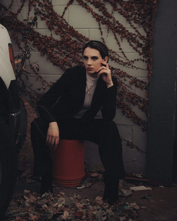 Comment porter des superpositions de vêtements pour un style bohème chic en automne ?